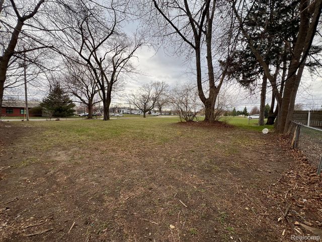 1436 E Pierson Road, Flushing, MI 48433
