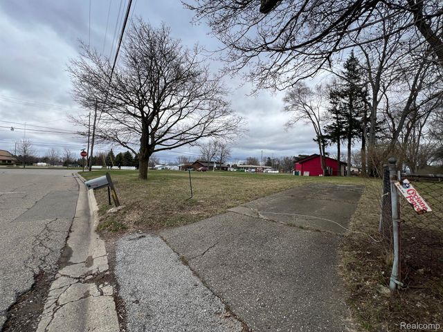 1436 E Pierson Road, Flushing, MI 48433