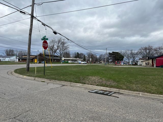 1436 E Pierson Road, Flushing, MI 48433