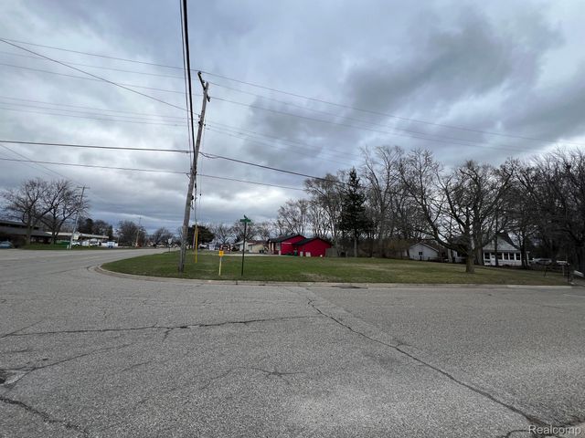 1436 E Pierson Road, Flushing, MI 48433