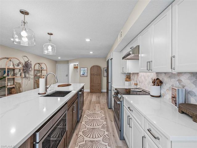 4082 Belair LN 11, Naples, FL 34103