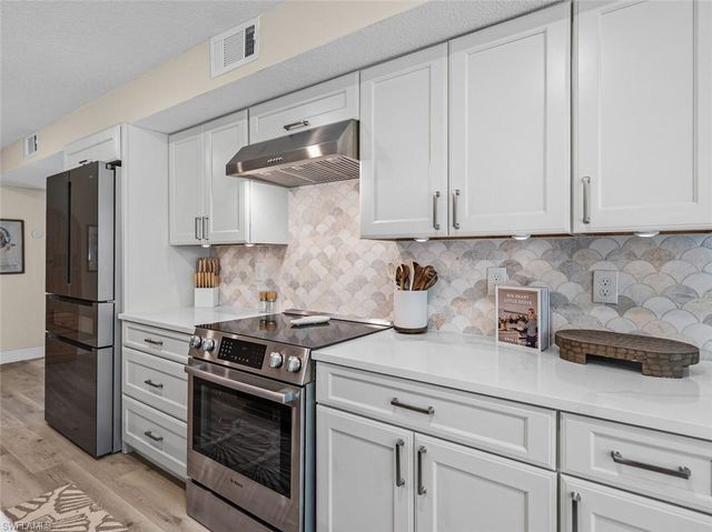 4082 Belair LN 11, Naples, FL 34103