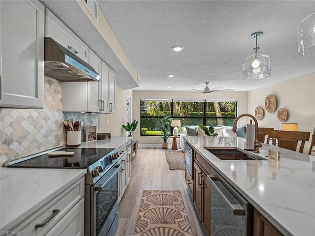 4082 Belair LN 11, Naples, FL 34103