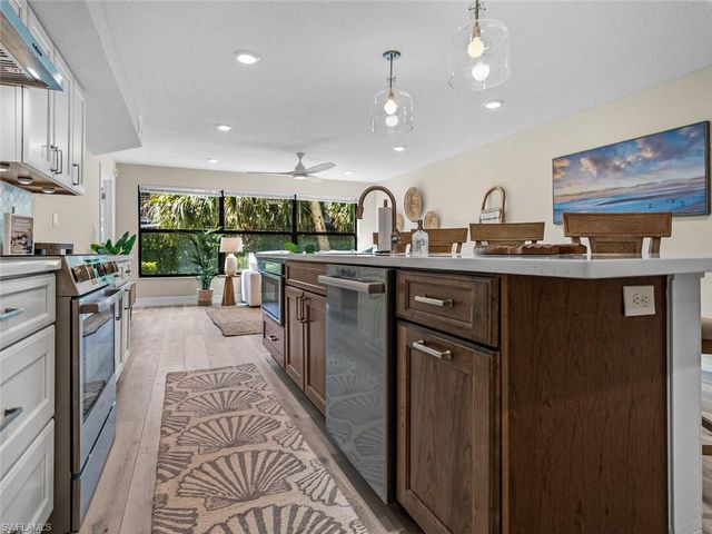 4082 Belair LN 11, Naples, FL 34103
