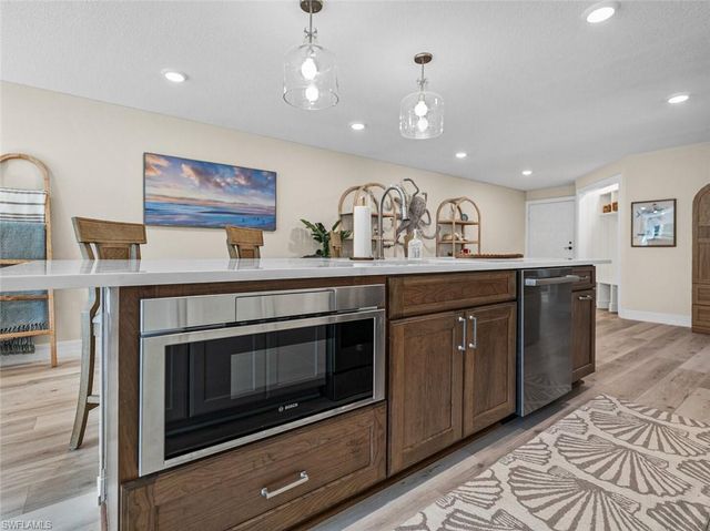 4082 Belair LN 11, Naples, FL 34103