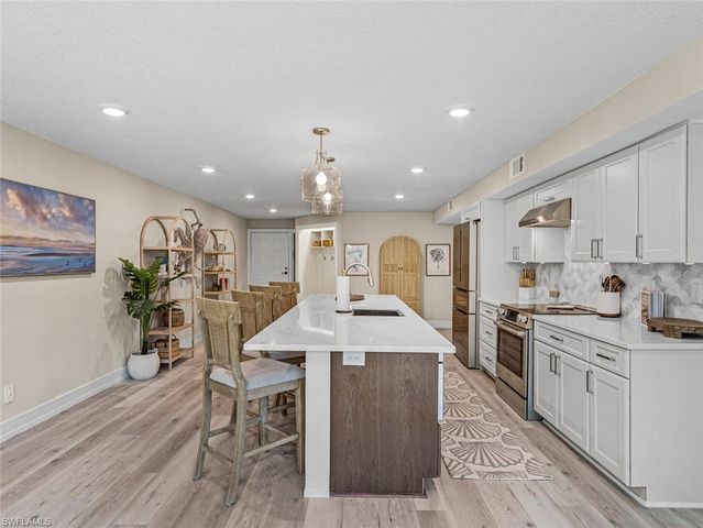4082 Belair LN 11, Naples, FL 34103