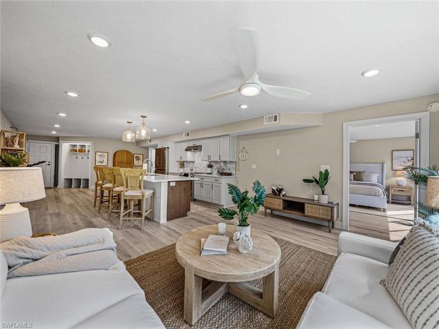 4082 Belair LN 11, Naples, FL 34103