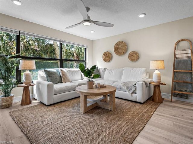4082 Belair LN 11, Naples, FL 34103