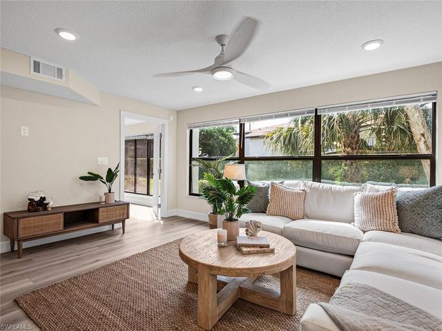 4082 Belair LN 11, Naples, FL 34103