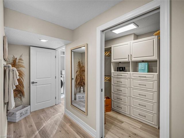 4082 Belair LN 11, Naples, FL 34103
