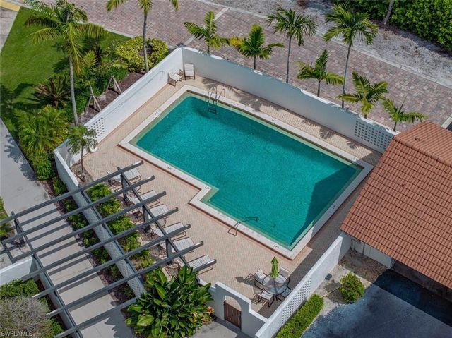 4082 Belair LN 11, Naples, FL 34103