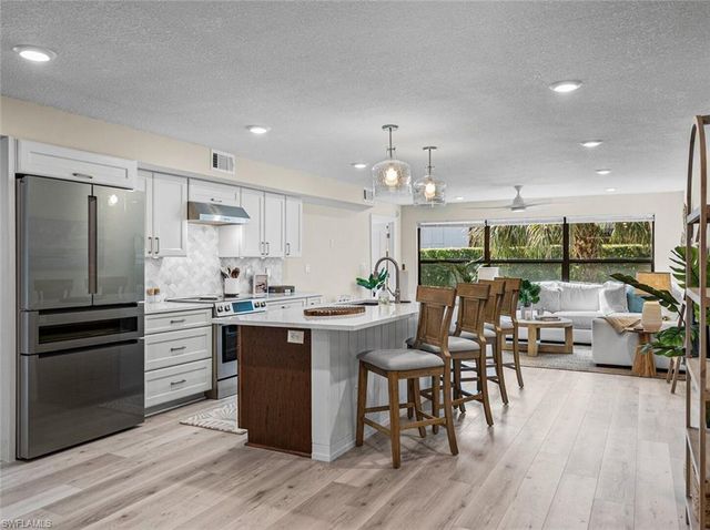 4082 Belair LN 11, Naples, FL 34103