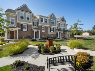 4929 Treeside Lane, Troy, MI 48098