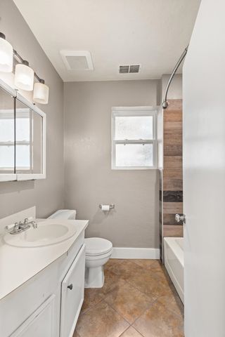 206 E Sedberry Street, Jefferson, TX 75657