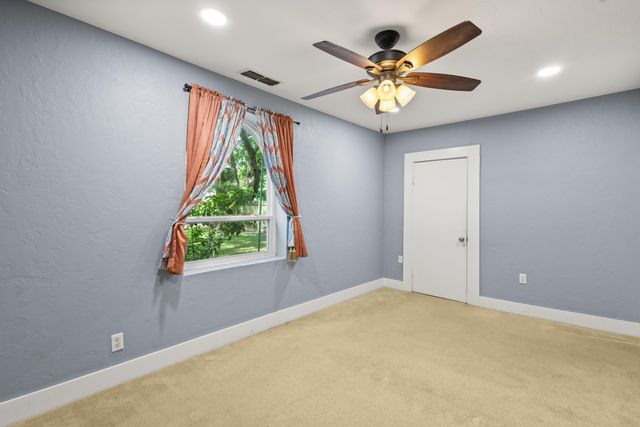 206 E Sedberry Street, Jefferson, TX 75657