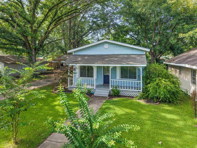 206 E Sedberry Street, Jefferson, TX 75657