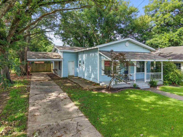 206 E Sedberry Street, Jefferson, TX 75657