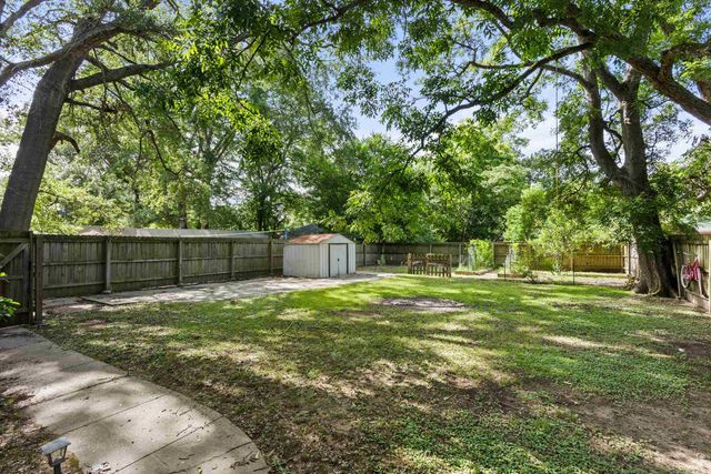 206 E Sedberry Street, Jefferson, TX 75657