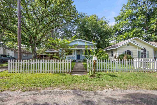 206 E Sedberry Street, Jefferson, TX 75657