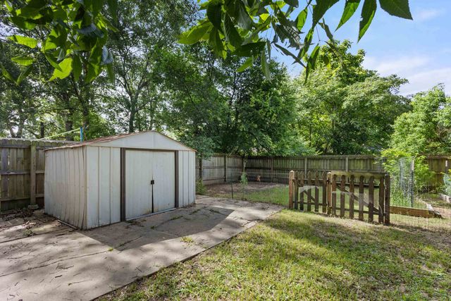 206 E Sedberry Street, Jefferson, TX 75657