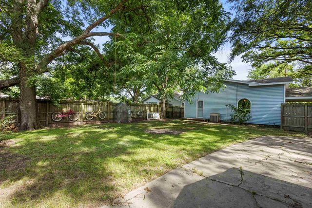 206 E Sedberry Street, Jefferson, TX 75657