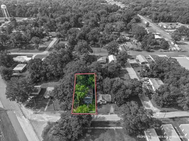 206 E Sedberry Street, Jefferson, TX 75657