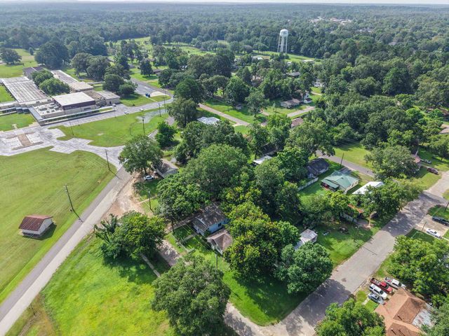 206 E Sedberry Street, Jefferson, TX 75657