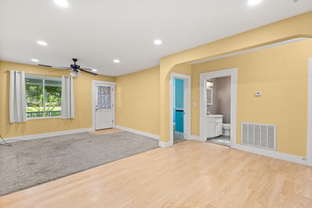 206 E Sedberry Street, Jefferson, TX 75657