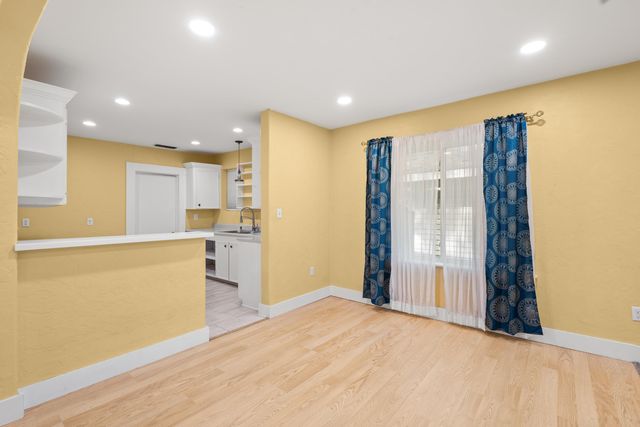 206 E Sedberry Street, Jefferson, TX 75657