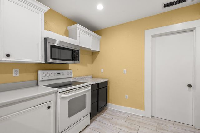 206 E Sedberry Street, Jefferson, TX 75657