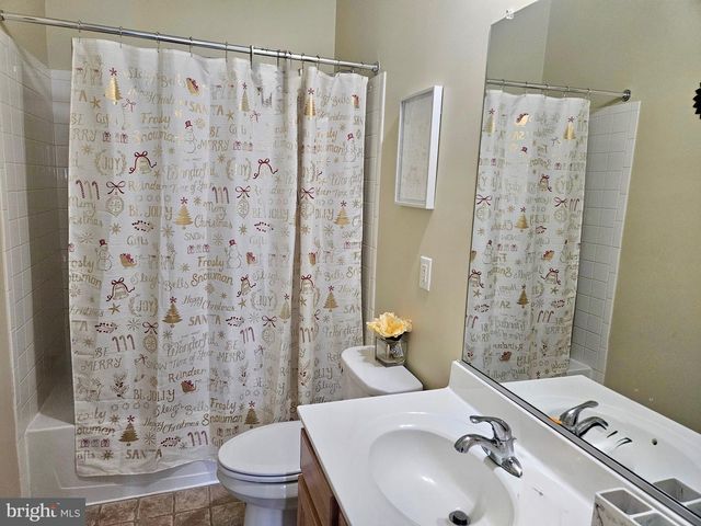 1037 SUFFOLK DR, Williamstown, NJ 08094
