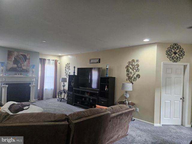1037 SUFFOLK DR, Williamstown, NJ 08094