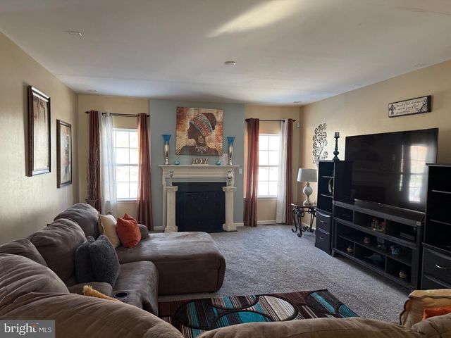 1037 SUFFOLK DR, Williamstown, NJ 08094