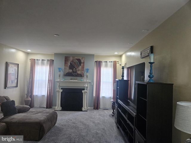 1037 SUFFOLK DR, Williamstown, NJ 08094