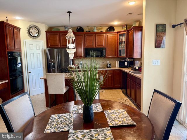 1037 SUFFOLK DR, Williamstown, NJ 08094