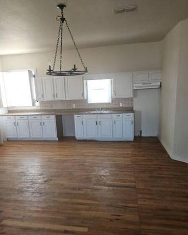 1310 N 7th Street, Ballinger, TX 76821