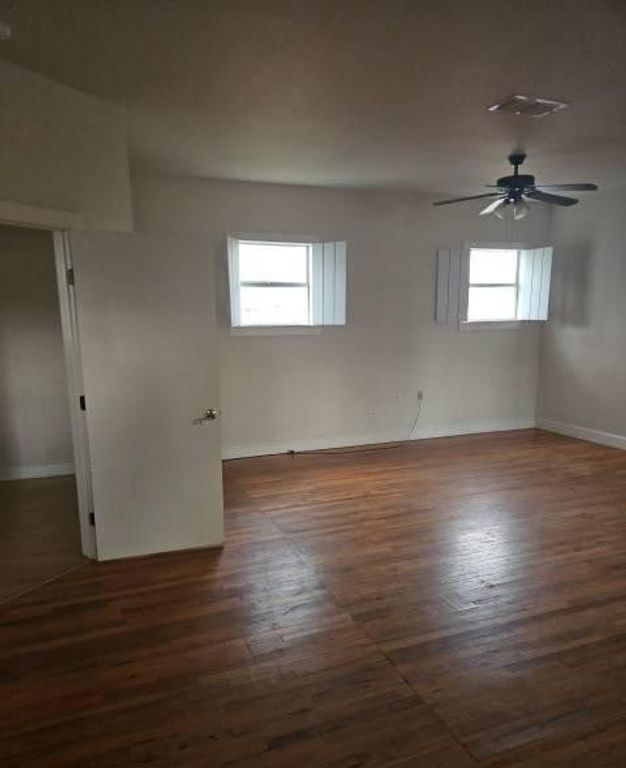 Image 8 of property listing at 1310 N 7th St, Ballinger, TX 76821