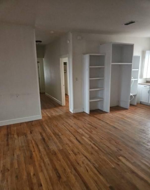 Image 9 of property listing at 1310 N 7th St, Ballinger, TX 76821