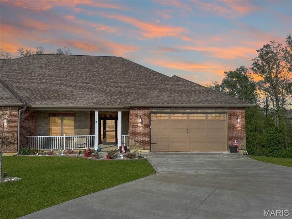821 Destiny Drive, Villa Ridge, MO 63089