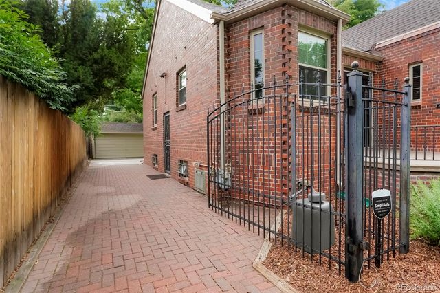 2227 N Locust Street, Denver, CO 80207