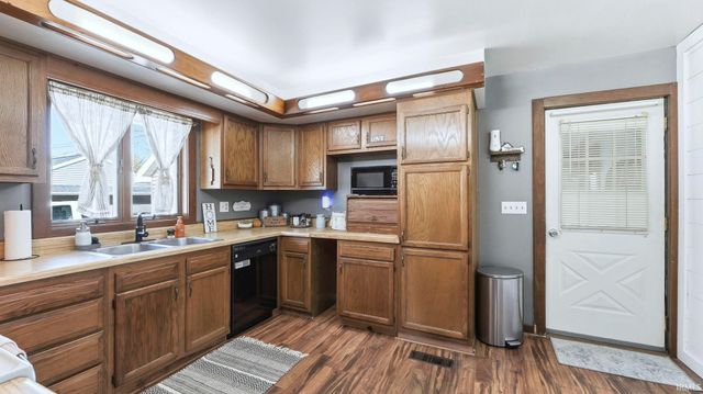 372 N Line Street, Columbia City, IN 46725