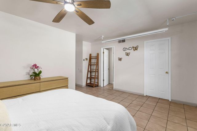 707 E Avenue J4, Lancaster, CA 93535