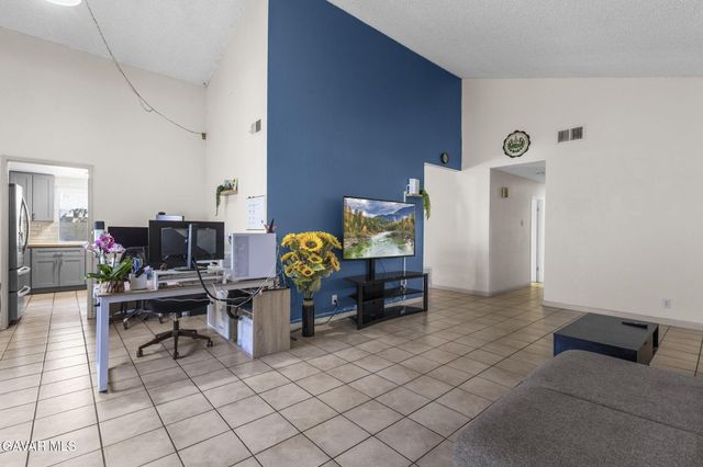 707 E Avenue J4, Lancaster, CA 93535