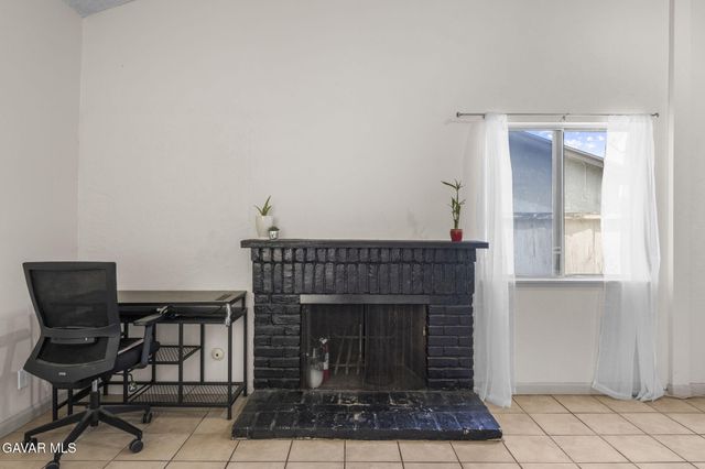 707 E Avenue J4, Lancaster, CA 93535