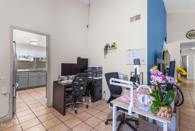 707 E Avenue J4, Lancaster, CA 93535