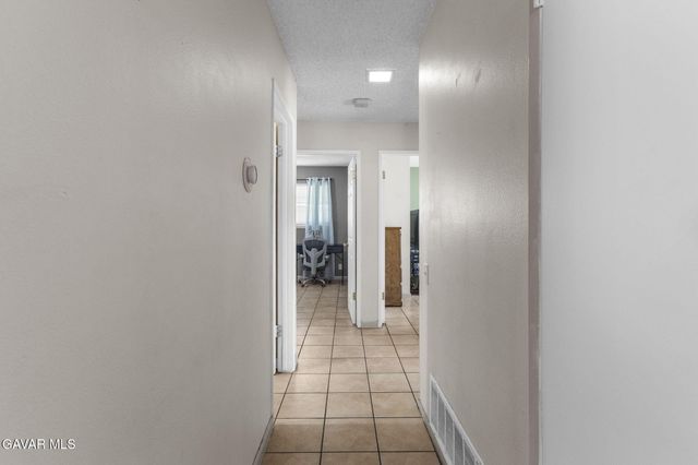 707 E Avenue J4, Lancaster, CA 93535