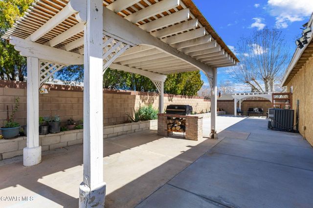 707 E Avenue J4, Lancaster, CA 93535