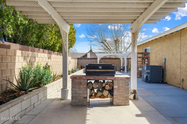 707 E Avenue J4, Lancaster, CA 93535