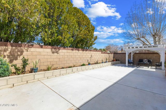 707 E Avenue J4, Lancaster, CA 93535