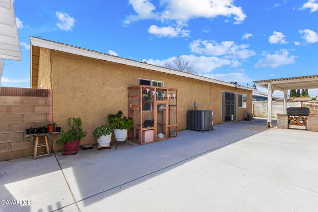 707 E Avenue J4, Lancaster, CA 93535